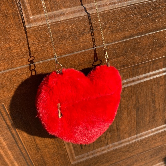 Fluffy red heart shaped purse with gold chain. - Picture 3 of 5